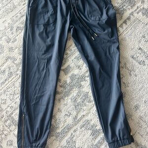 Zyia medium navy blue joggers NWOT with gold hardware / size zippers 7/8 pant